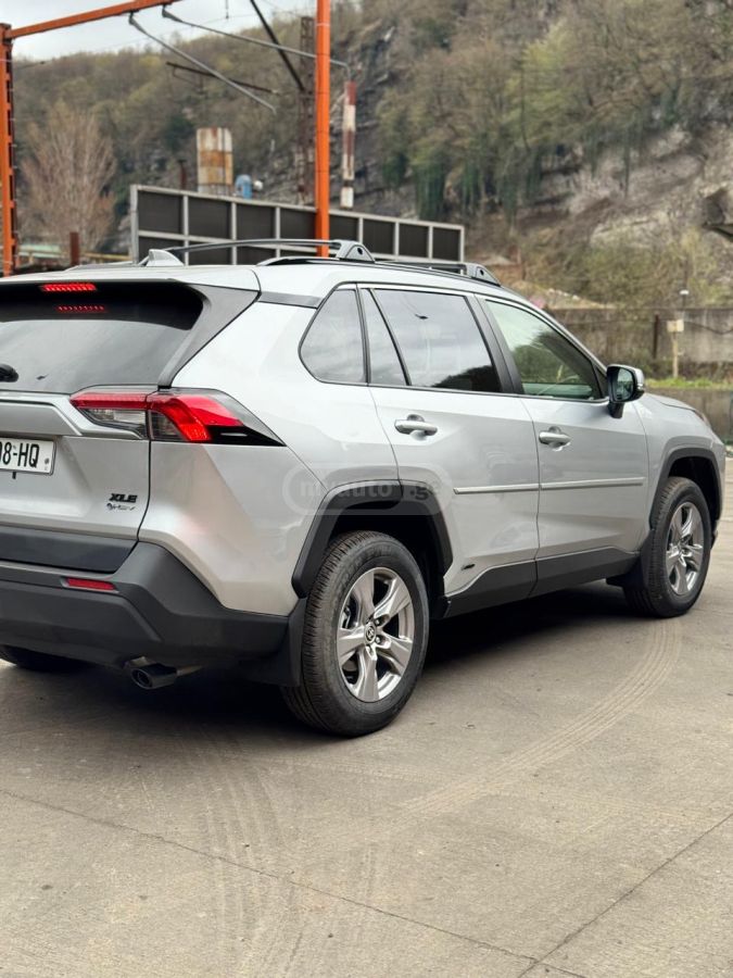 Toyota RAV 4 - фото 3