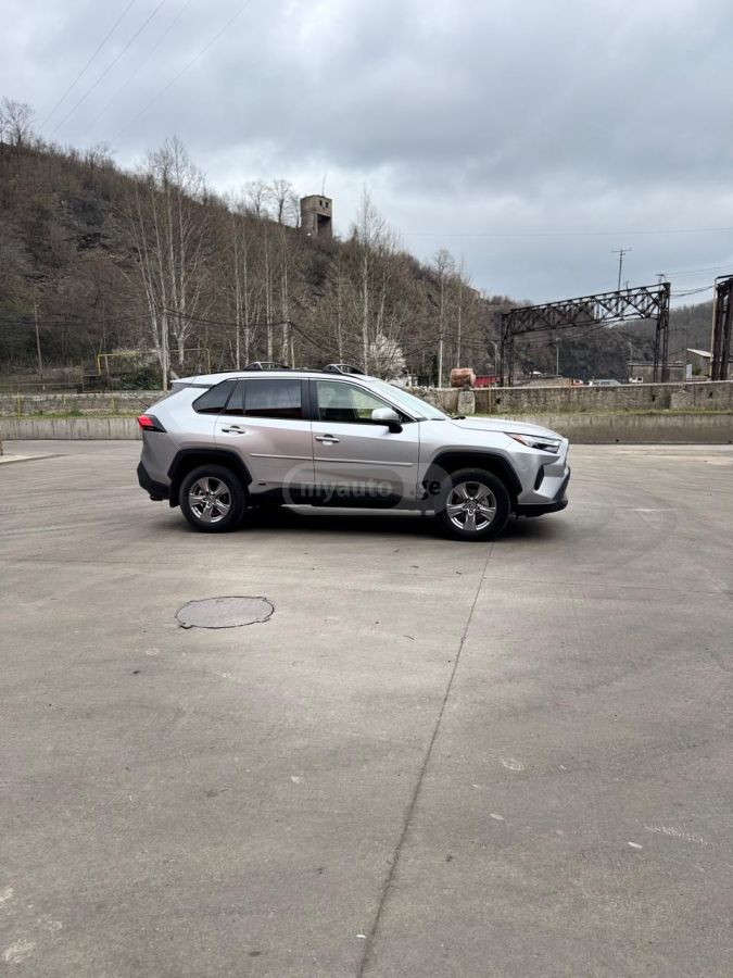 Toyota RAV 4 - фото 5