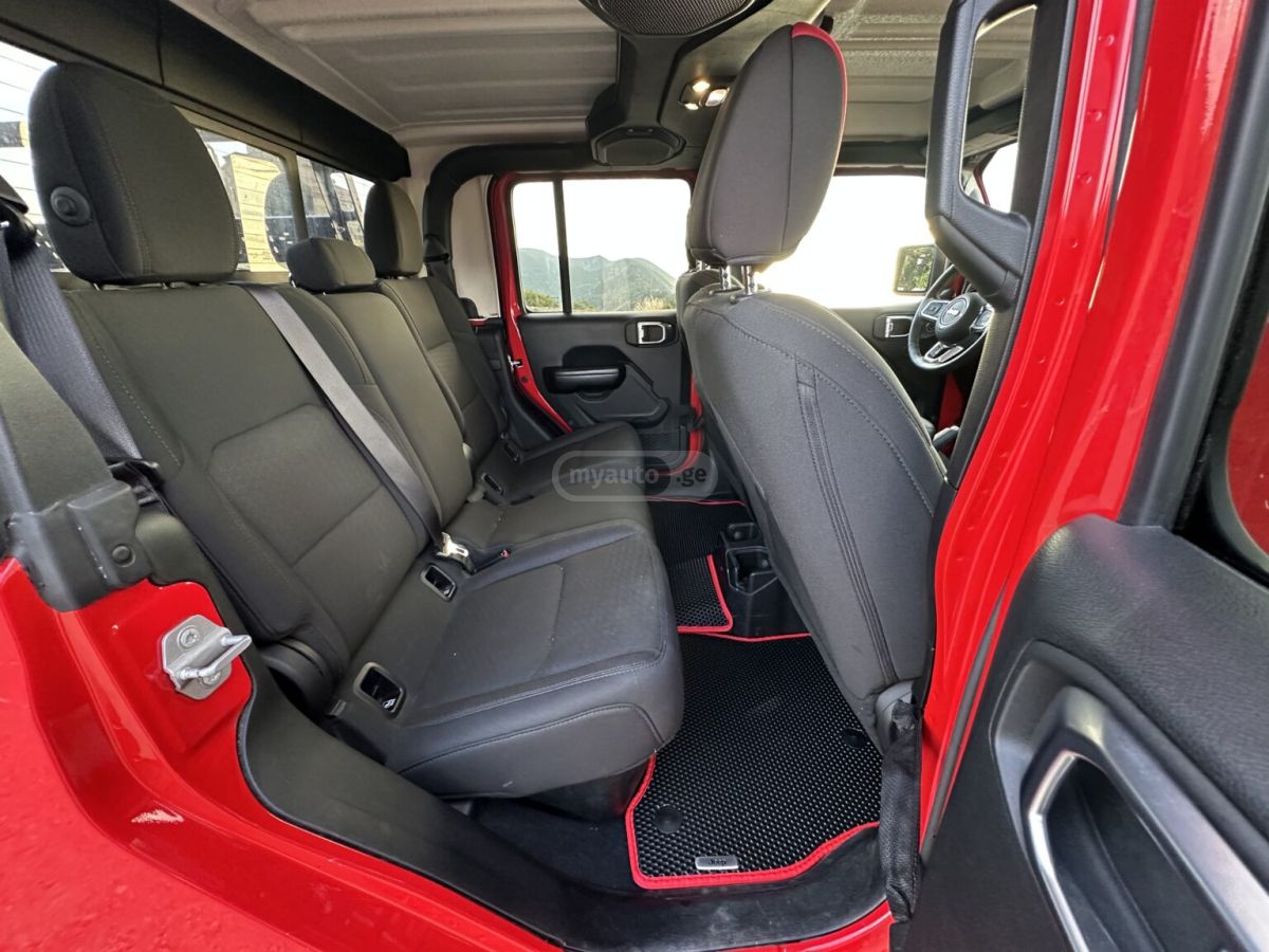 Jeep Rubicon 4dr 4x4 Crew Cab 5 ft. — миниатюра 10