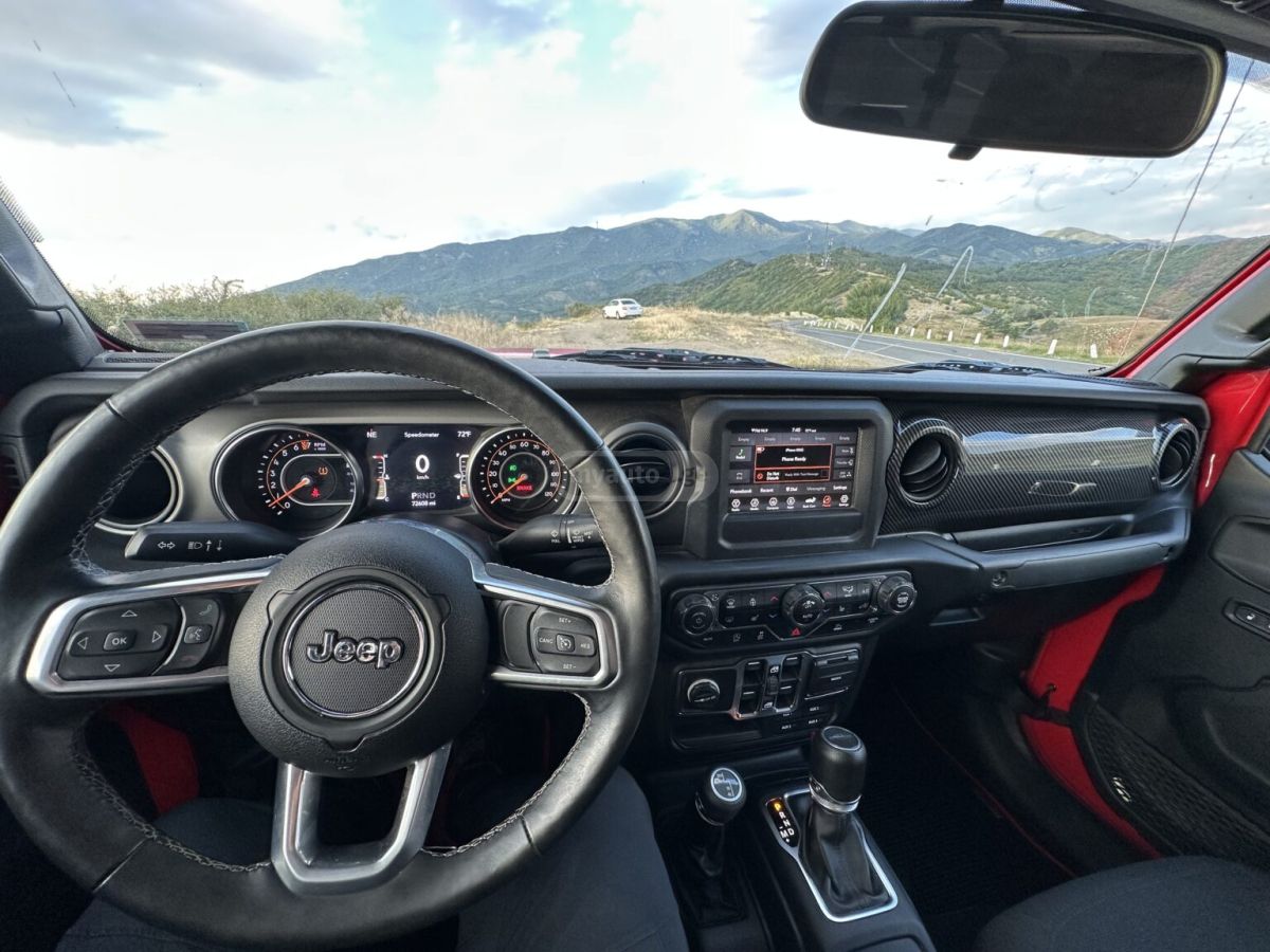 Jeep Rubicon 4dr 4x4 Crew Cab 5 ft. — миниатюра 13