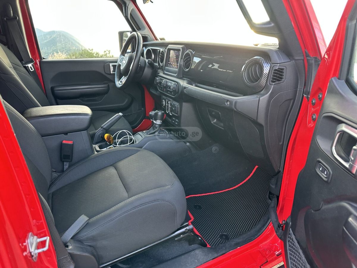 Jeep Rubicon 4dr 4x4 Crew Cab 5 ft. — миниатюра 8