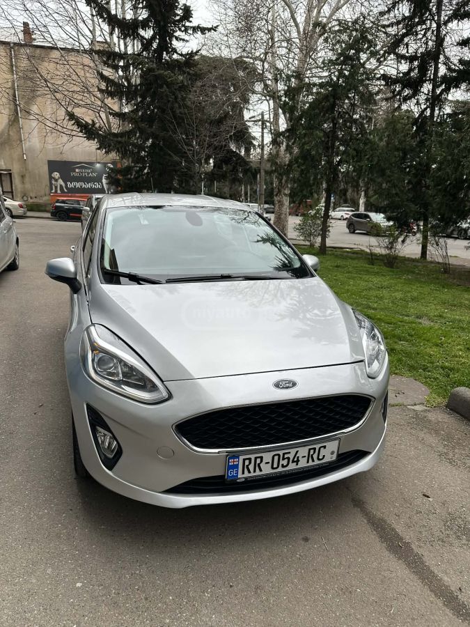 Ford Fiesta - фото 1