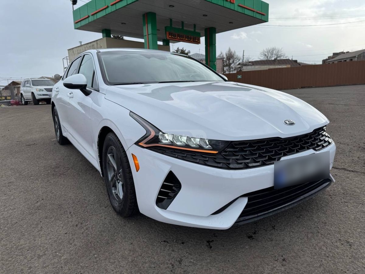 Kia K5 - фото 1