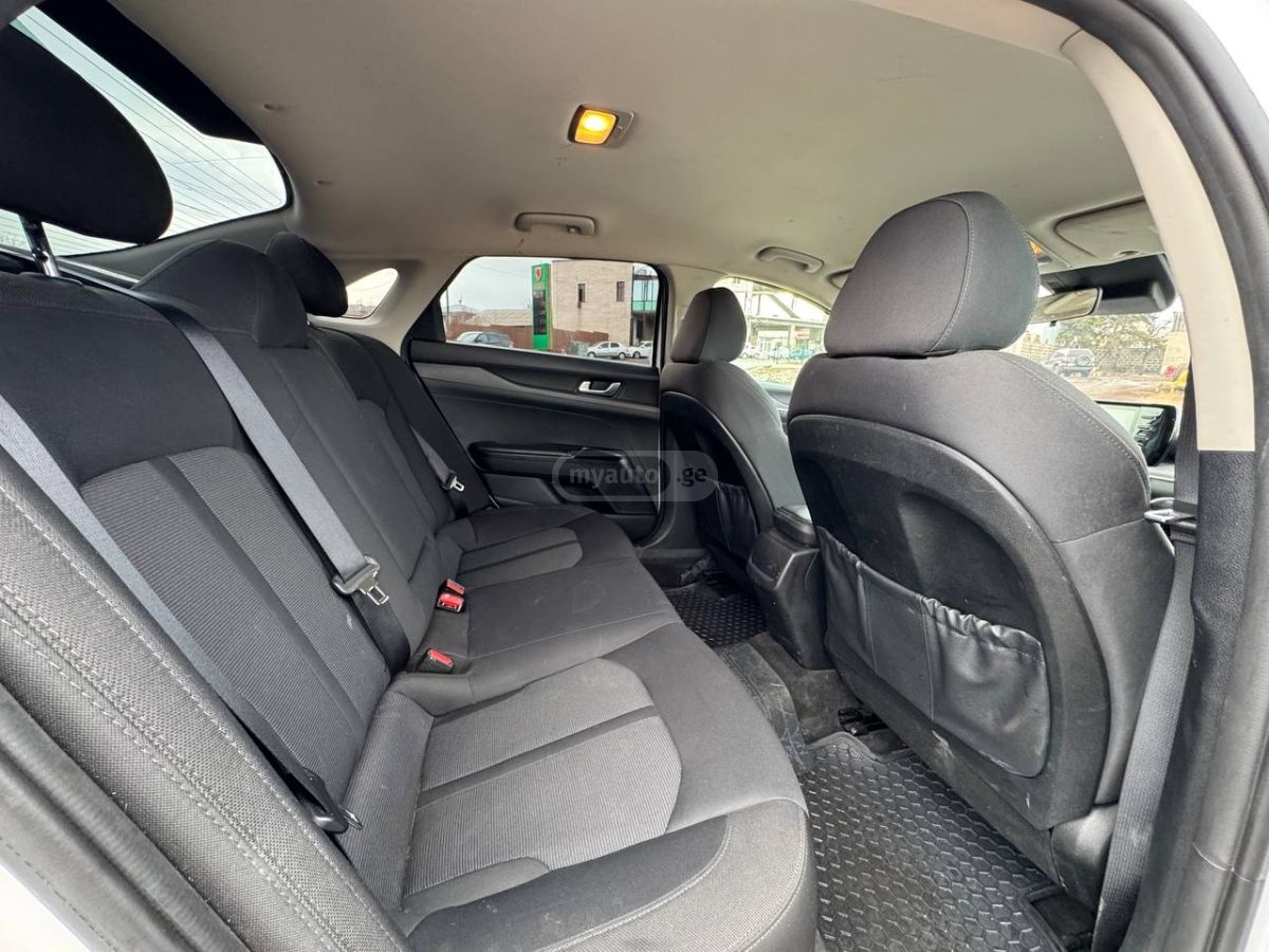 Kia K5 - фото 12