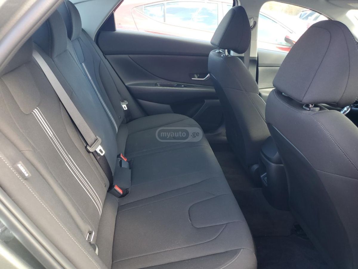 Hyundai Elantra 2025 — миниатюра 10