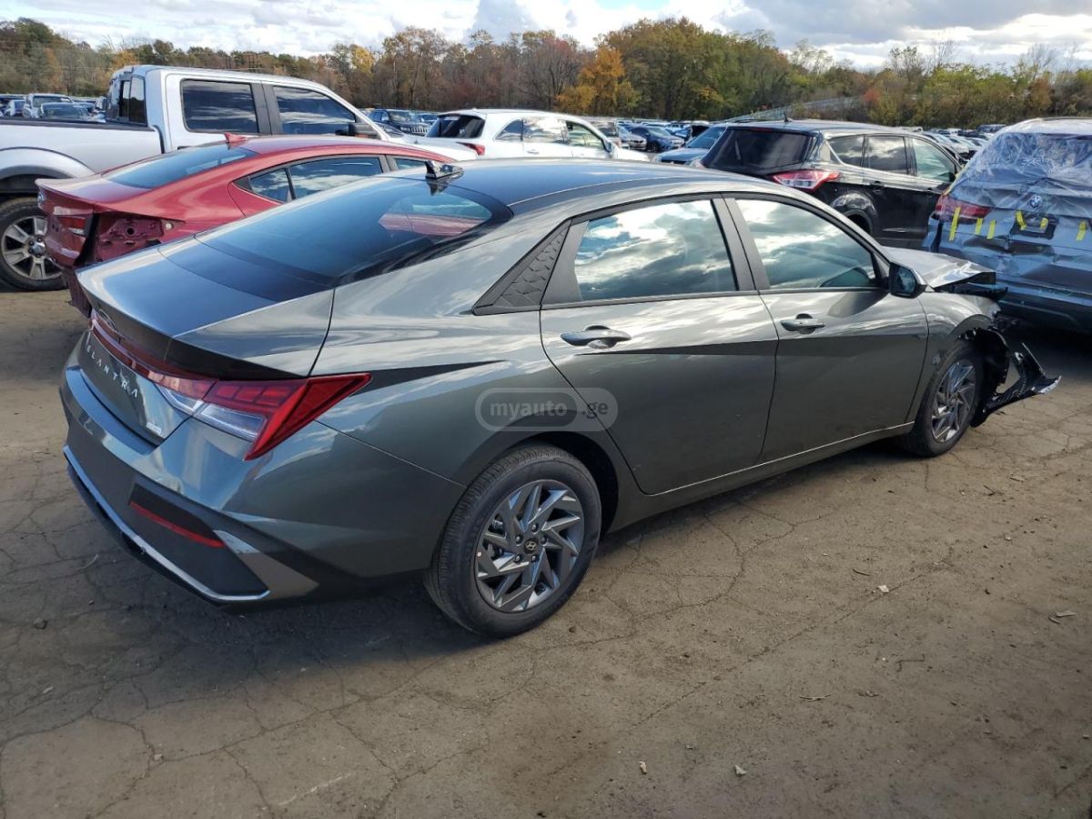 Hyundai Elantra 2025 — миниатюра 3