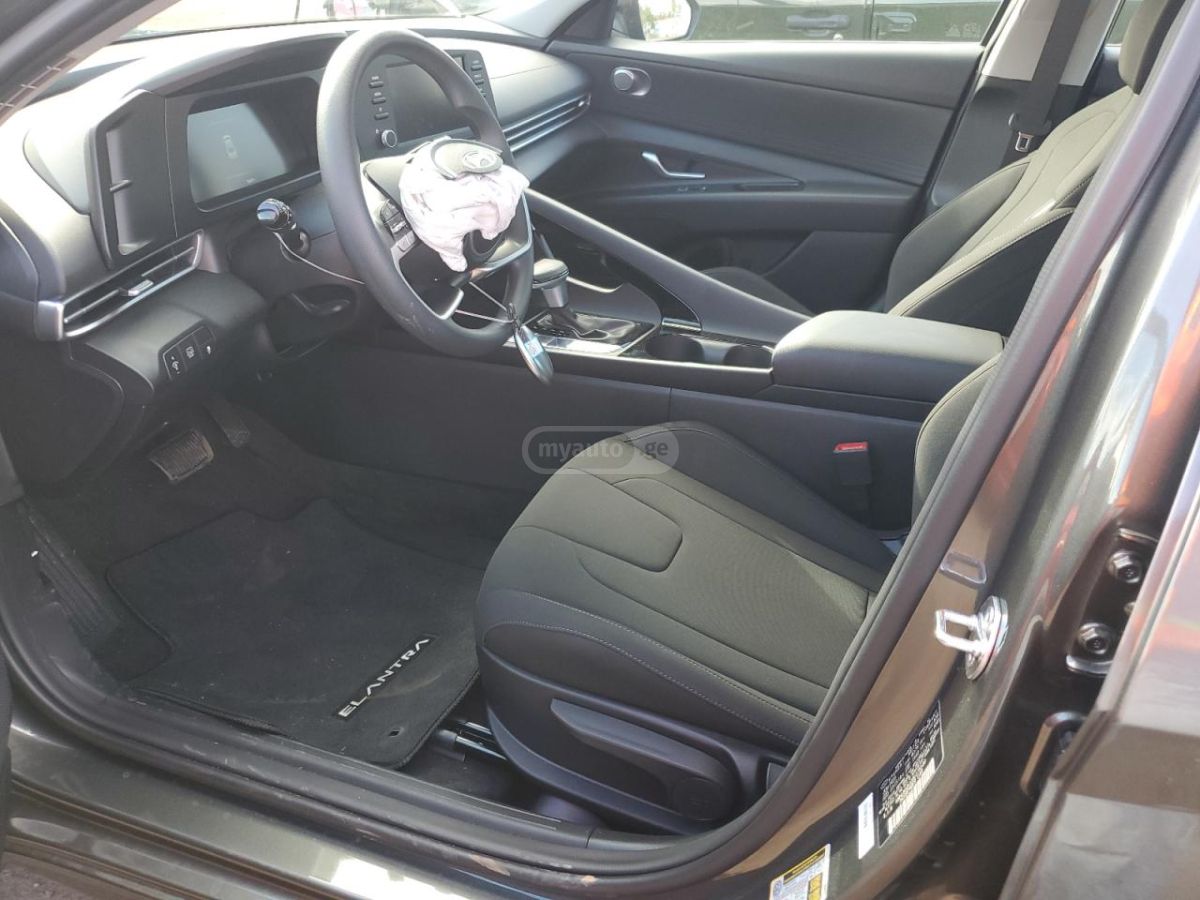Hyundai Elantra 2025 — миниатюра 7