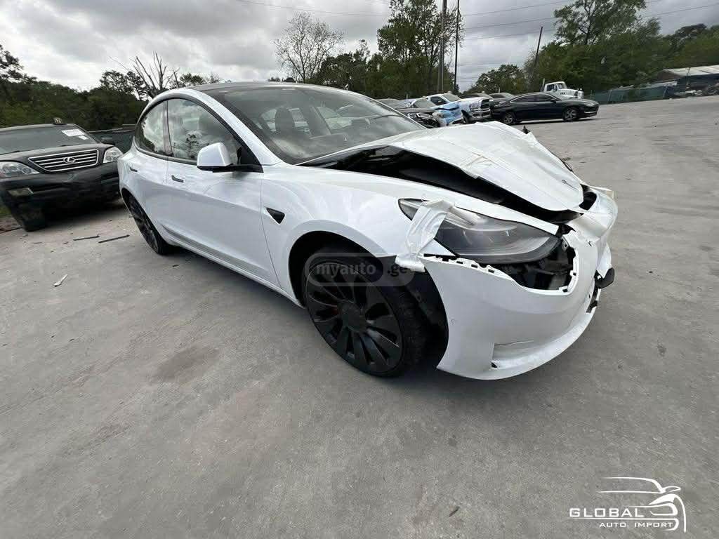 Tesla Model 3 - фото 3