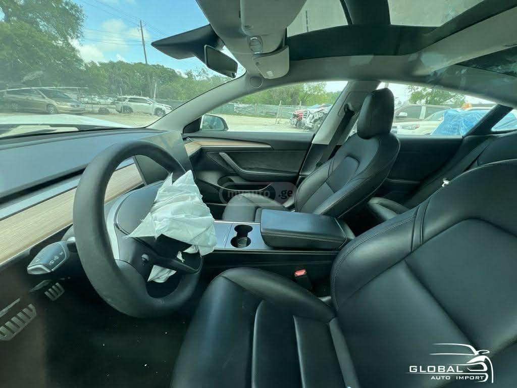 Tesla Model 3 - фото 4