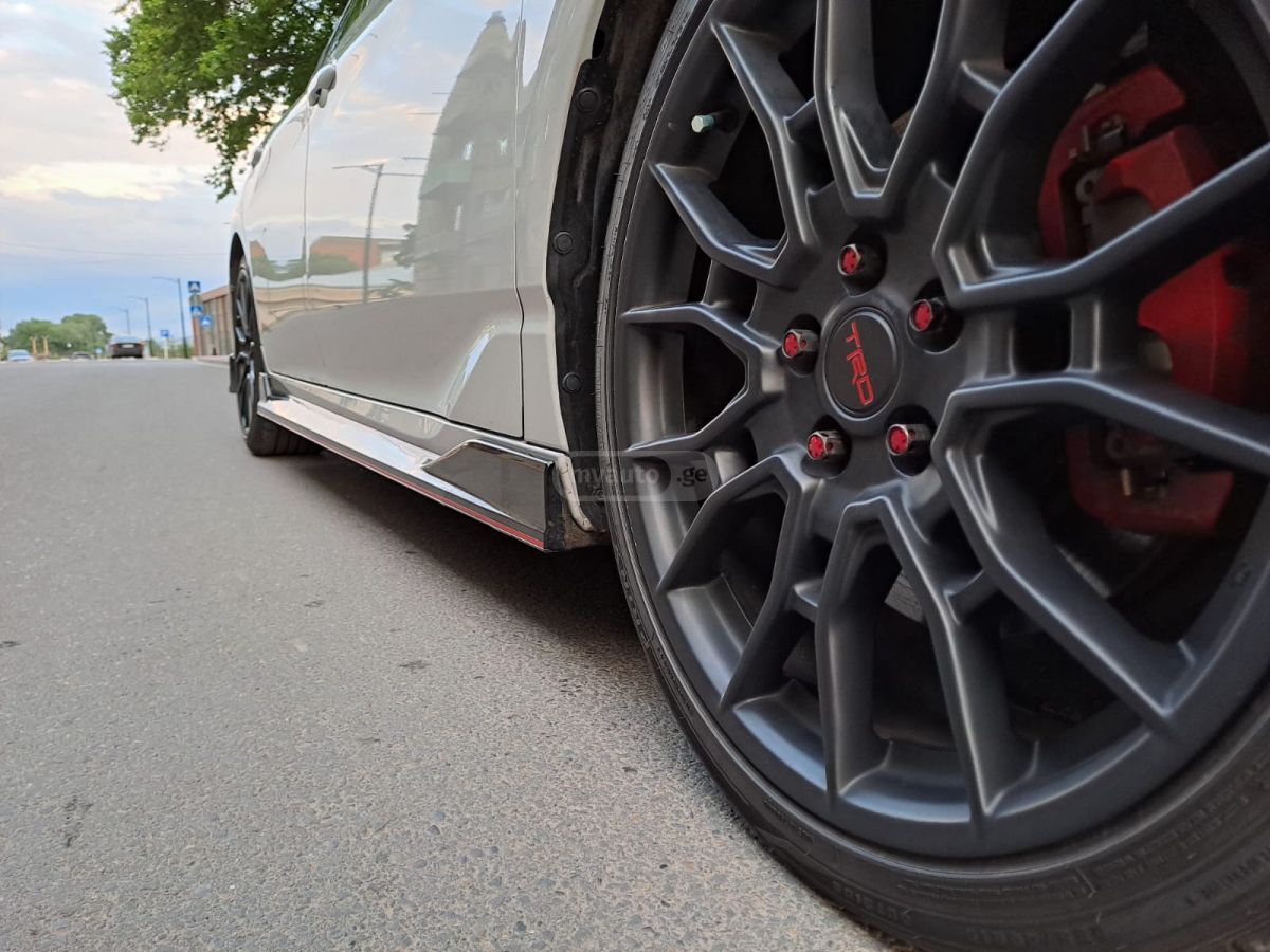 Toyota Avalon TRD 4dr Front-Wheel Drive Seda 2021 — миниатюра 9