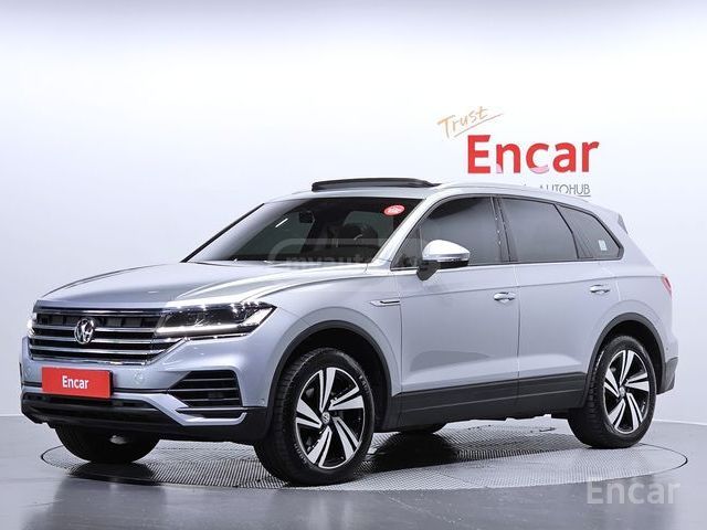 Volkswagen Touareg - фото 1