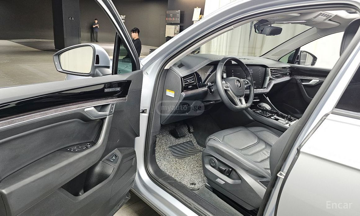 Volkswagen Touareg - фото 10