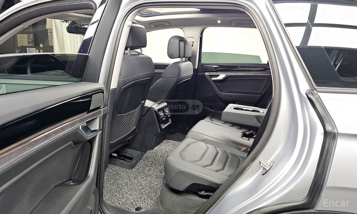 Volkswagen Touareg - фото 11