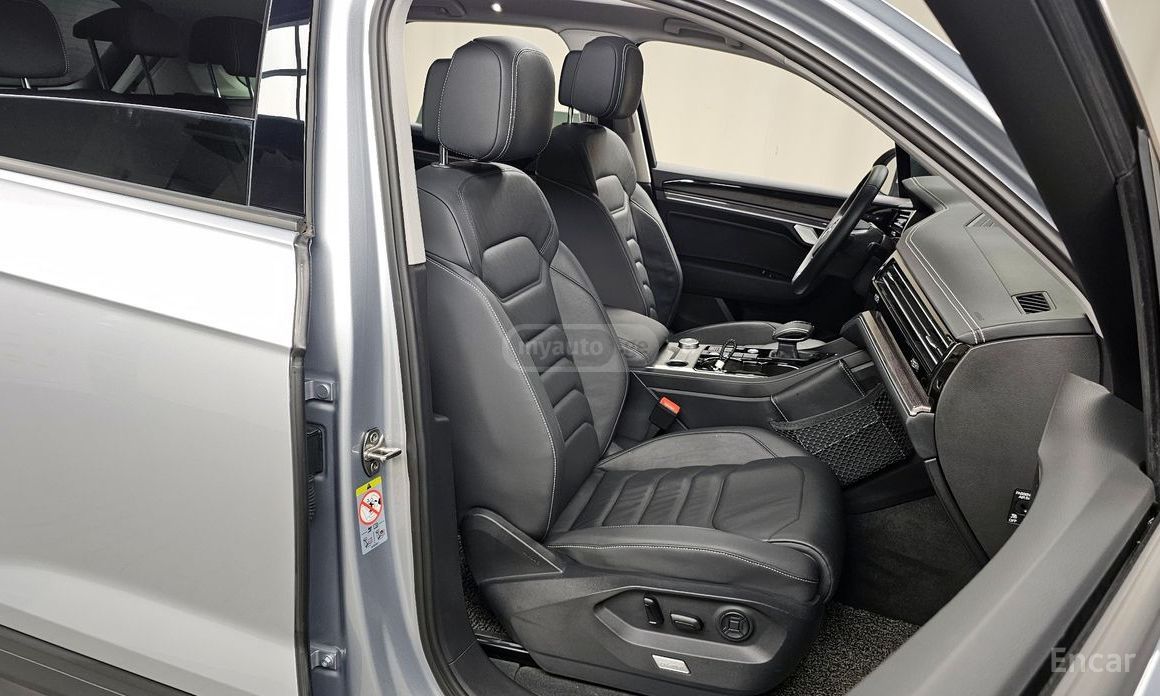 Volkswagen Touareg - фото 12