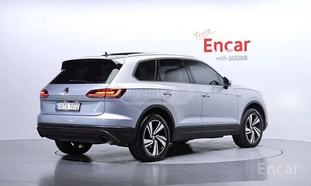 Volkswagen Touareg - фото 2