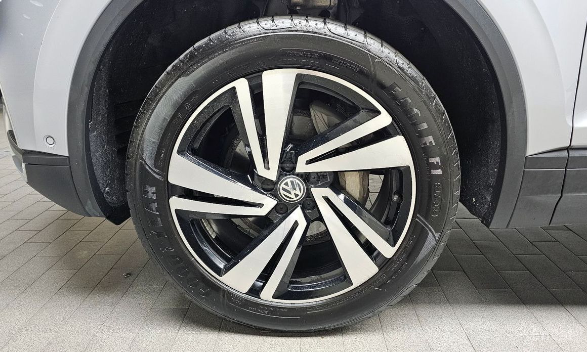 Volkswagen Touareg - фото 5