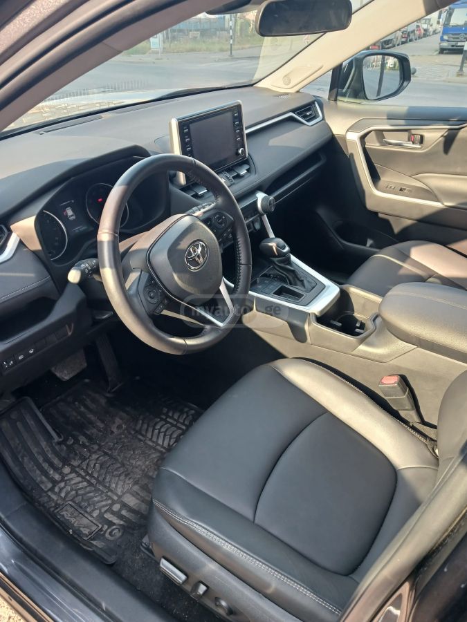 Toyota RAV 4 - фото 3