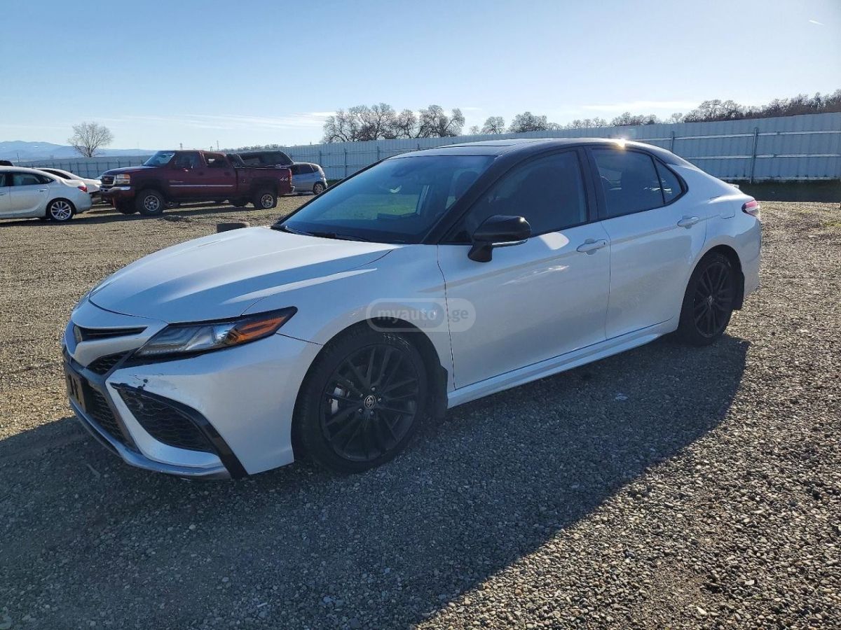 Toyota XSE 4dr Front-Wheel Drive Seda — миниатюра 1