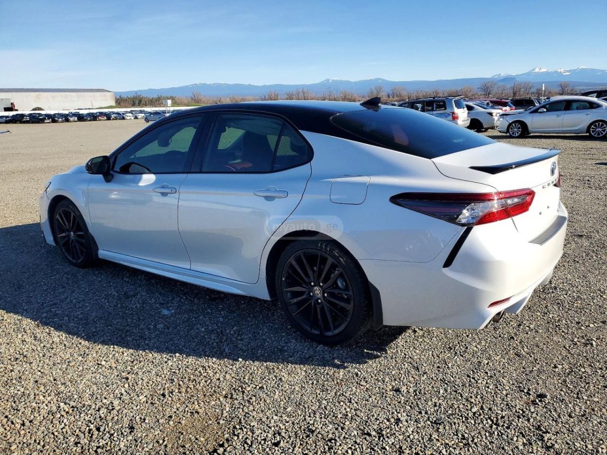 Toyota XSE 4dr Front-Wheel Drive Seda — миниатюра 2