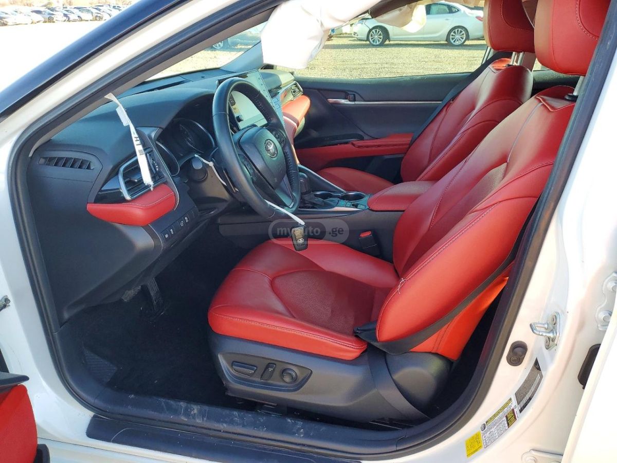 Toyota XSE 4dr Front-Wheel Drive Seda — миниатюра 6