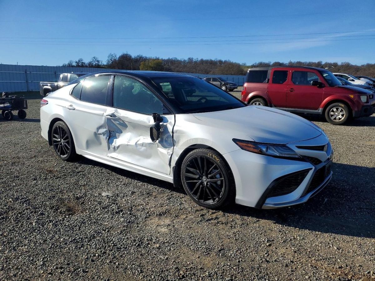 Toyota XSE 4dr Front-Wheel Drive Seda — миниатюра 9