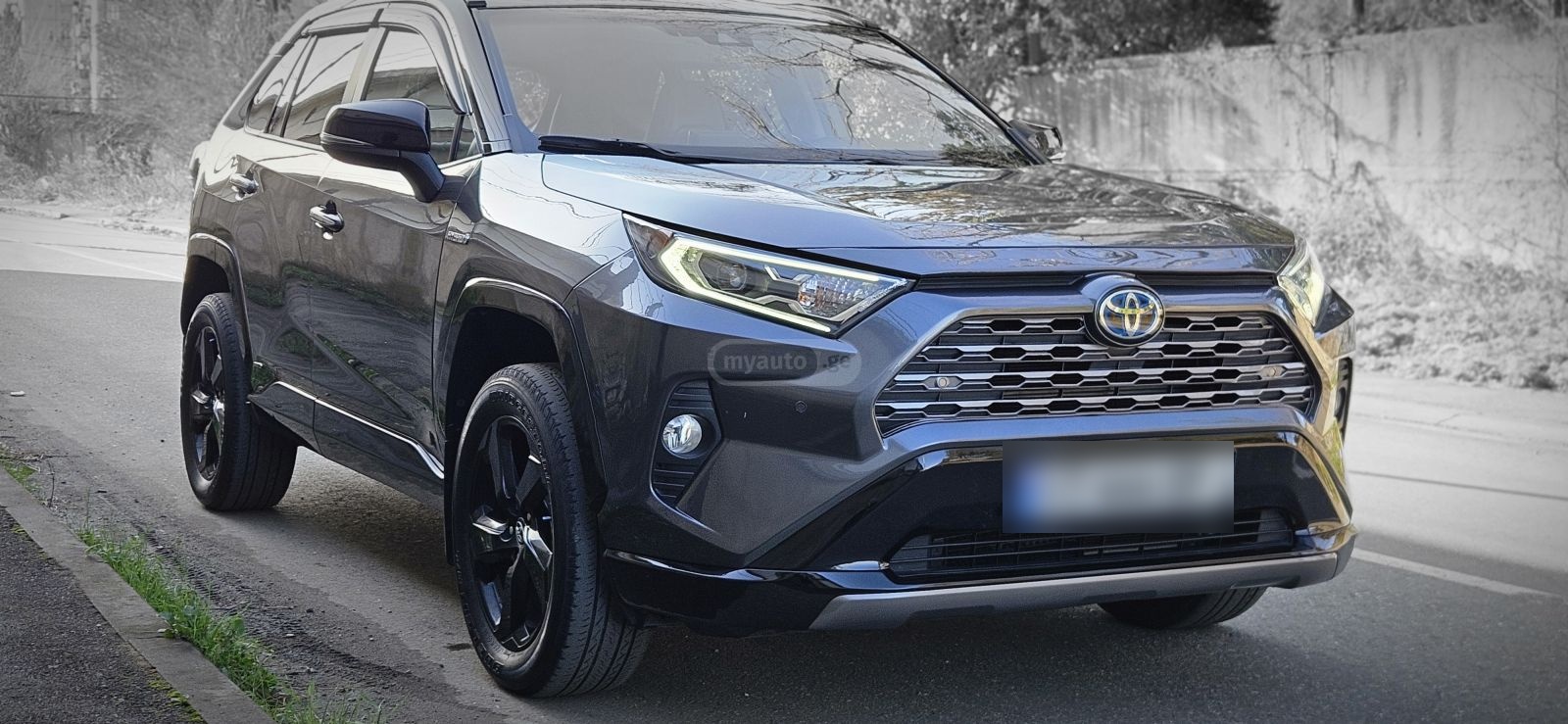 Toyota RAV 4 - фото 1