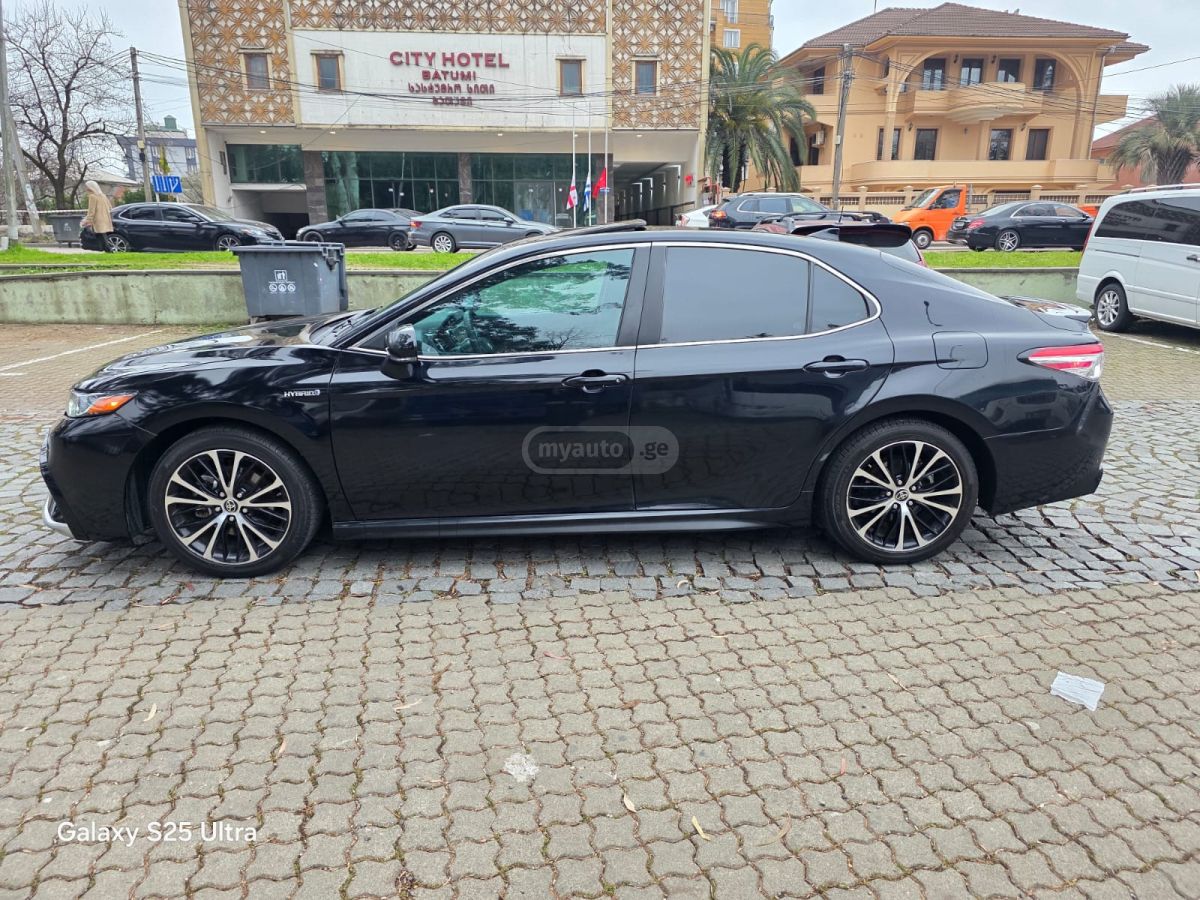 Toyota Camry - фото 3