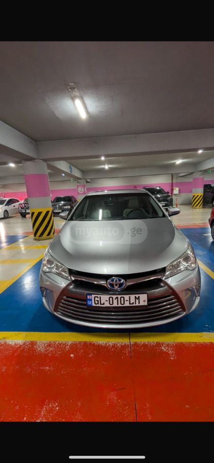 Toyota Camry - фото 1