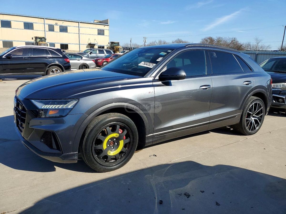 Audi Q8 - фото 1