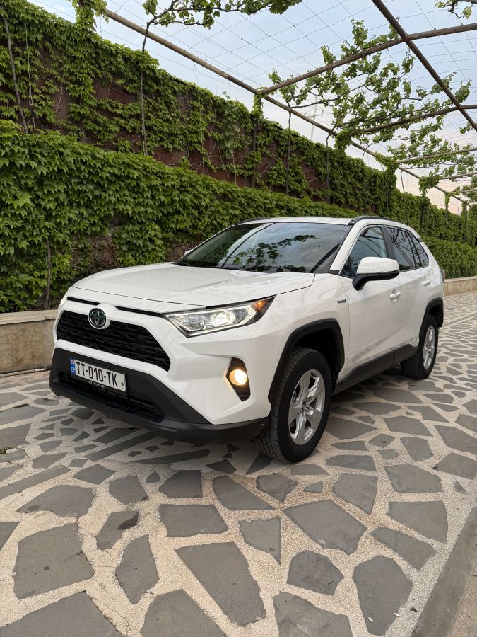 Toyota RAV 4 - фото 1