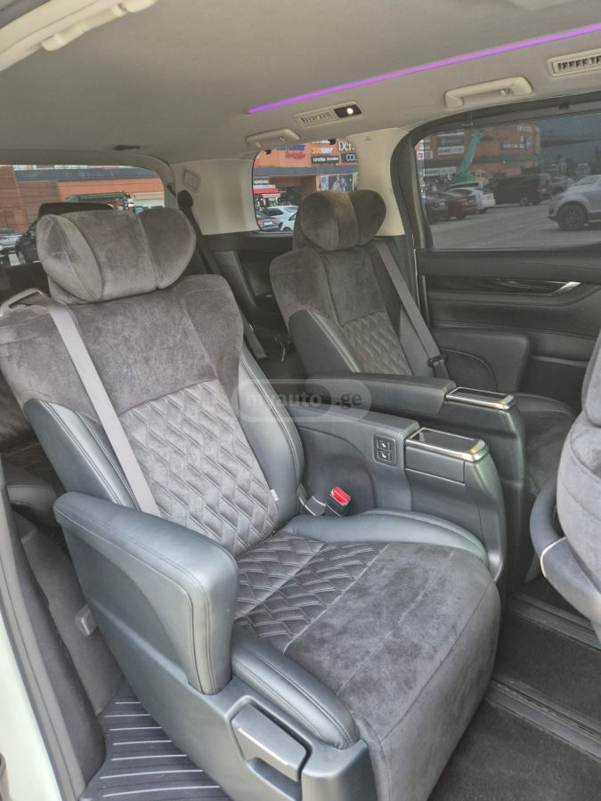 Toyota Alphard - фото 11