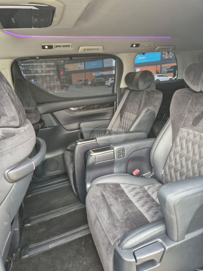 Toyota Alphard - фото 12