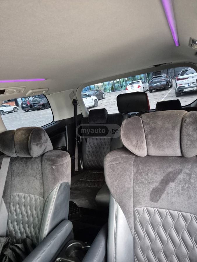 Toyota Alphard - фото 13