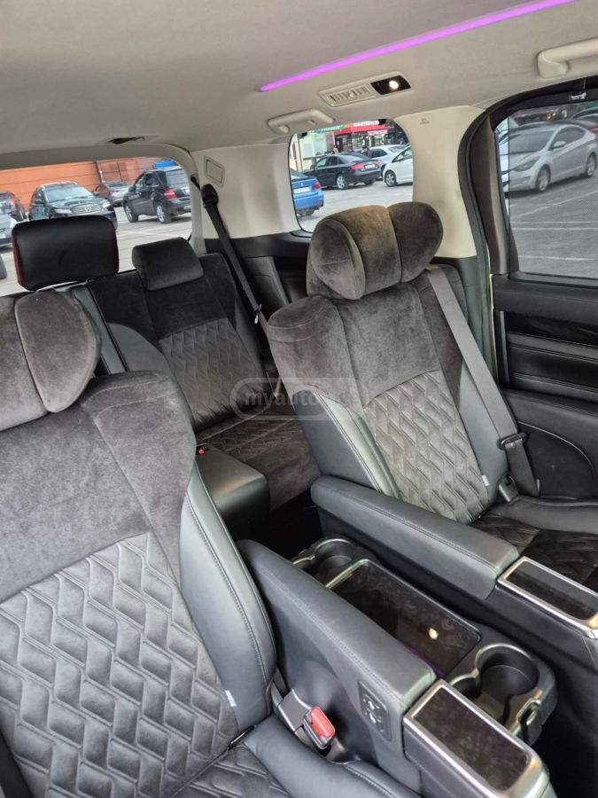 Toyota Alphard - фото 14