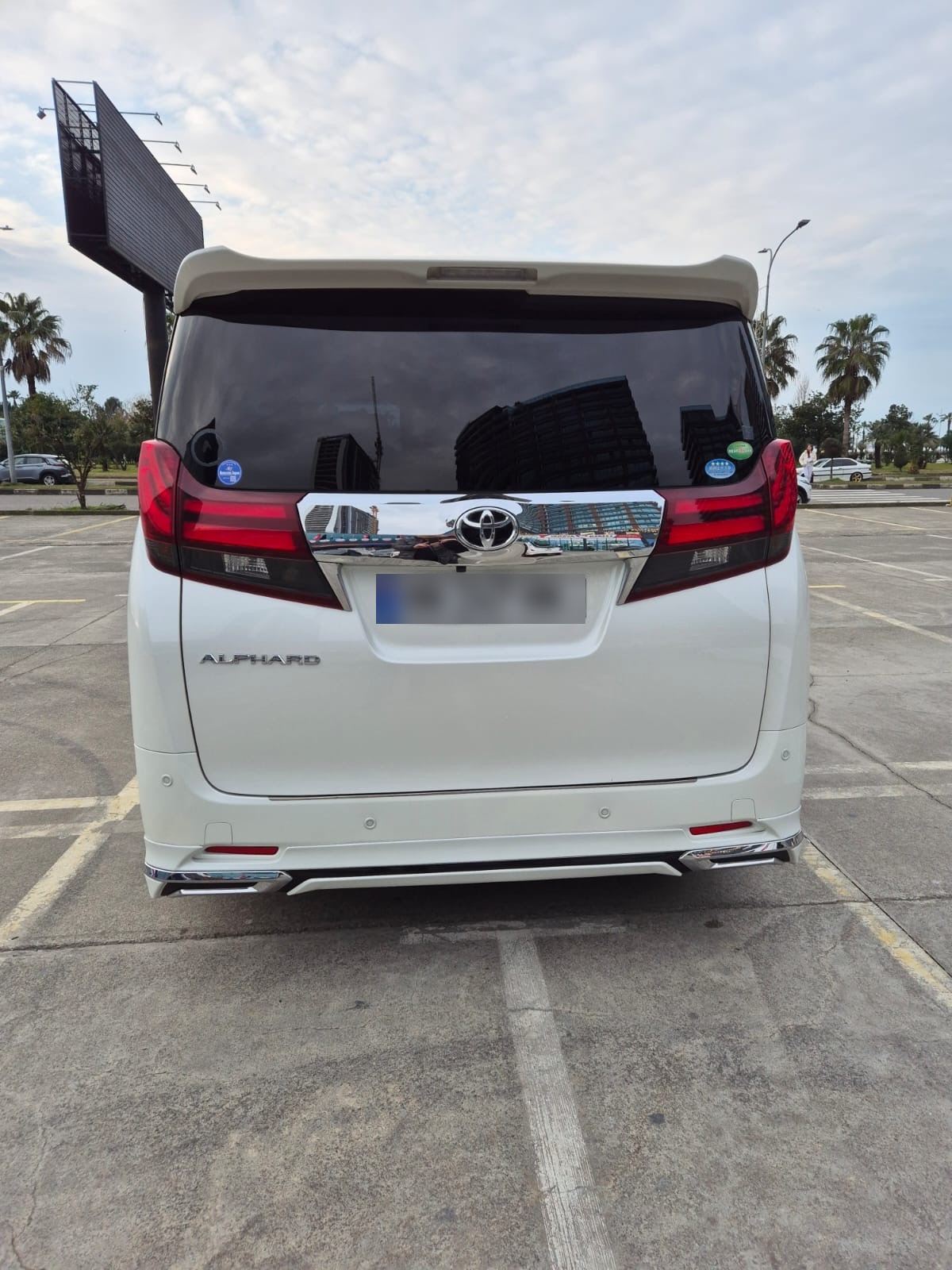 Toyota Alphard - фото 6