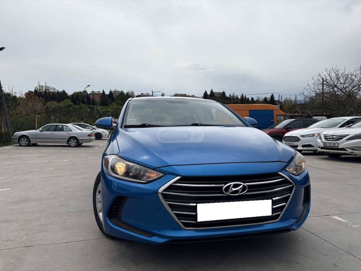 Hyundai Elantra - фото 1