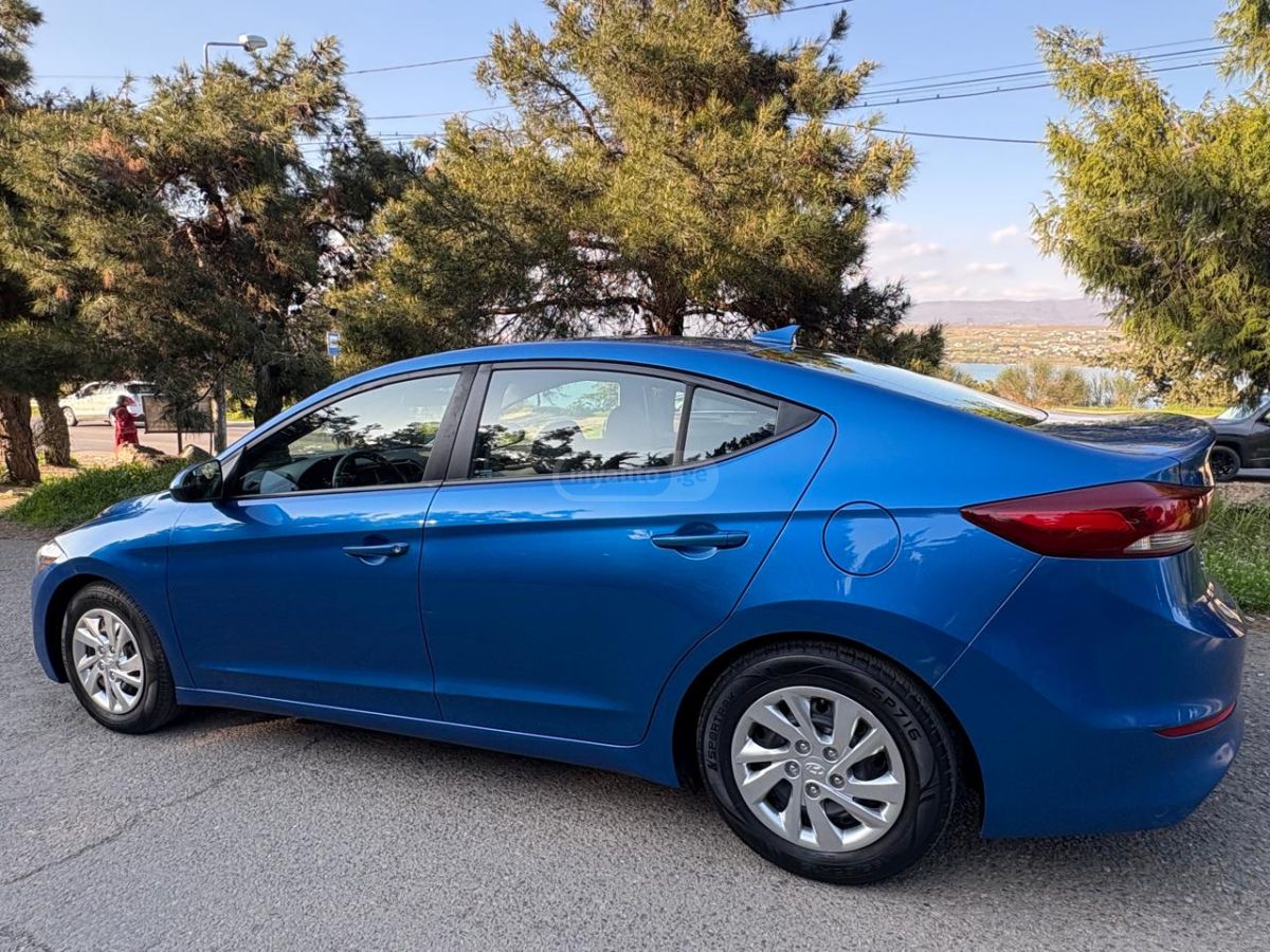 Hyundai Elantra - фото 12