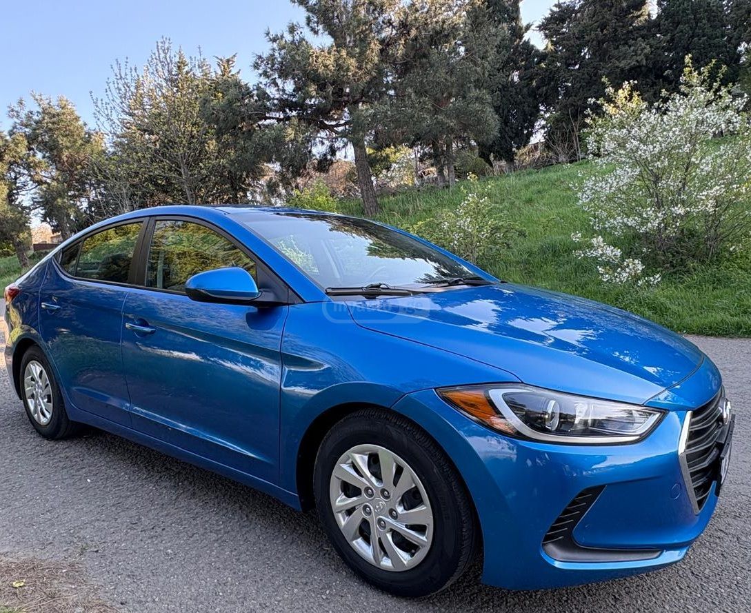 Hyundai Elantra - фото 3