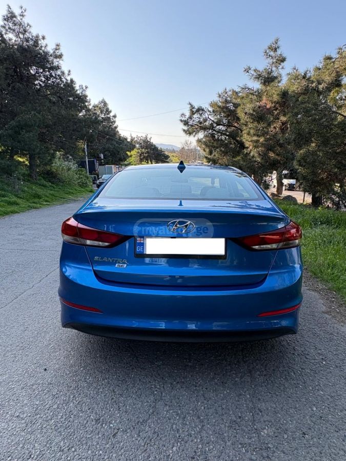 Hyundai Elantra - фото 4