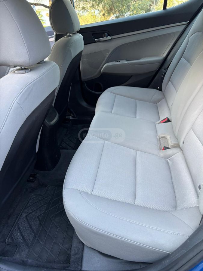 Hyundai Elantra - фото 8