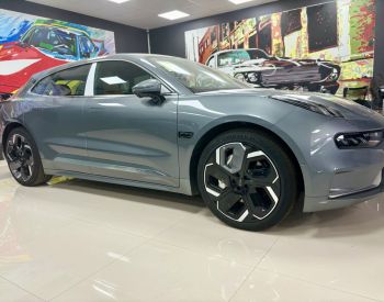 Zeekr 001 
