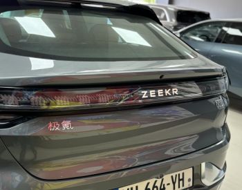 Zeekr 001 
