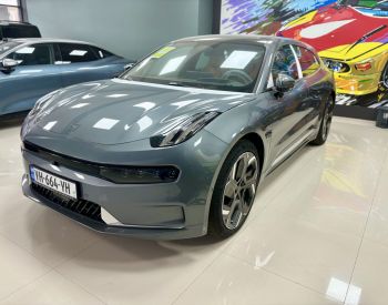 Zeekr 001 