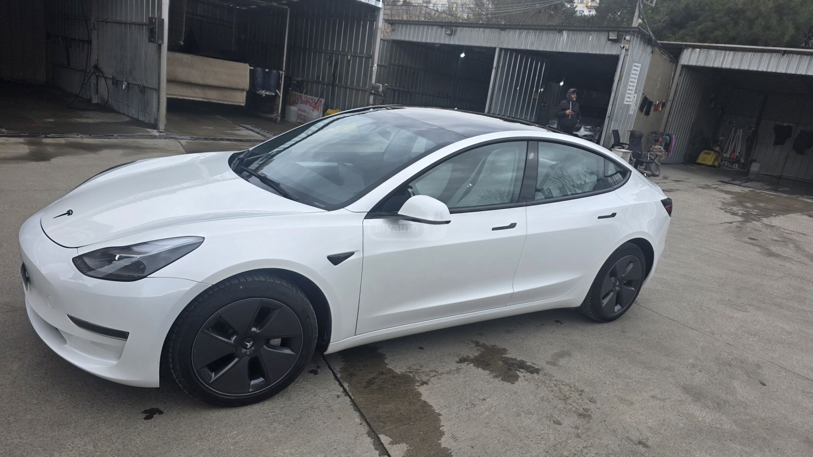 Tesla Model 3 - фото 3
