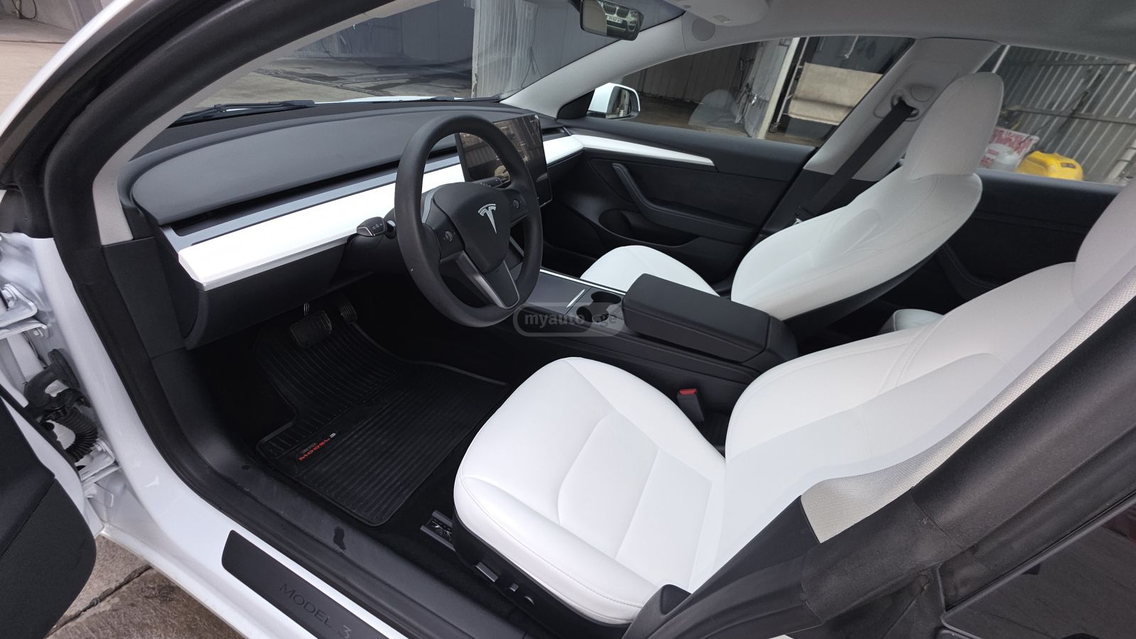 Tesla Model 3 - фото 8