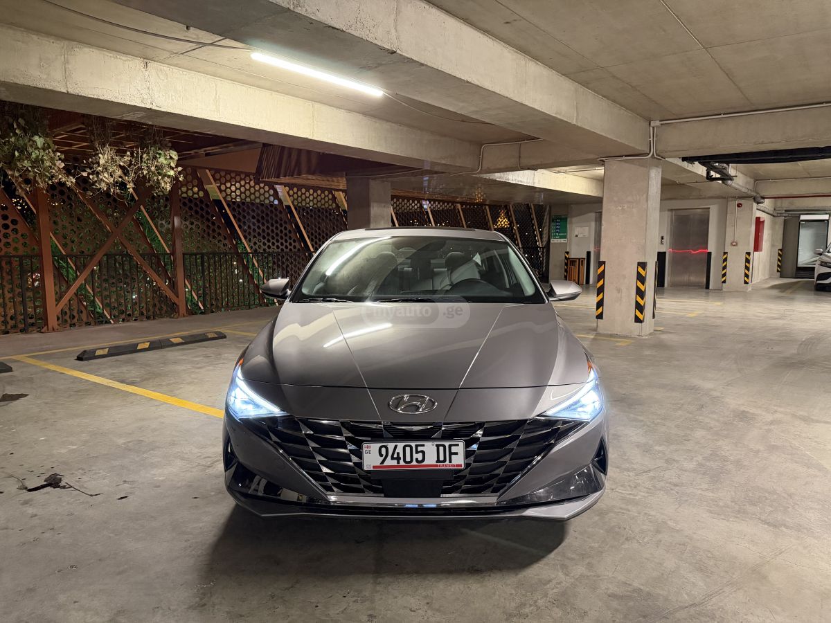 Hyundai Elantra - фото 1