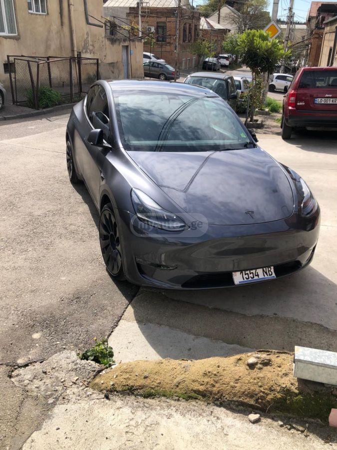 Tesla Model Y - фото 1