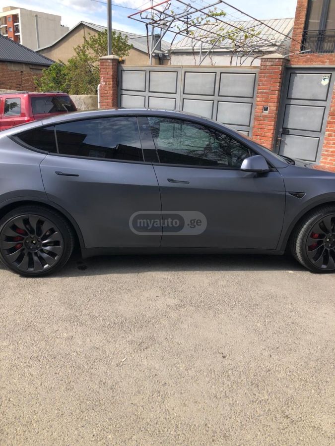 Tesla Model Y - фото 2