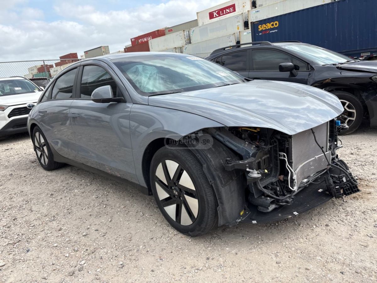 Hyundai Ioniq 6 - фото 1