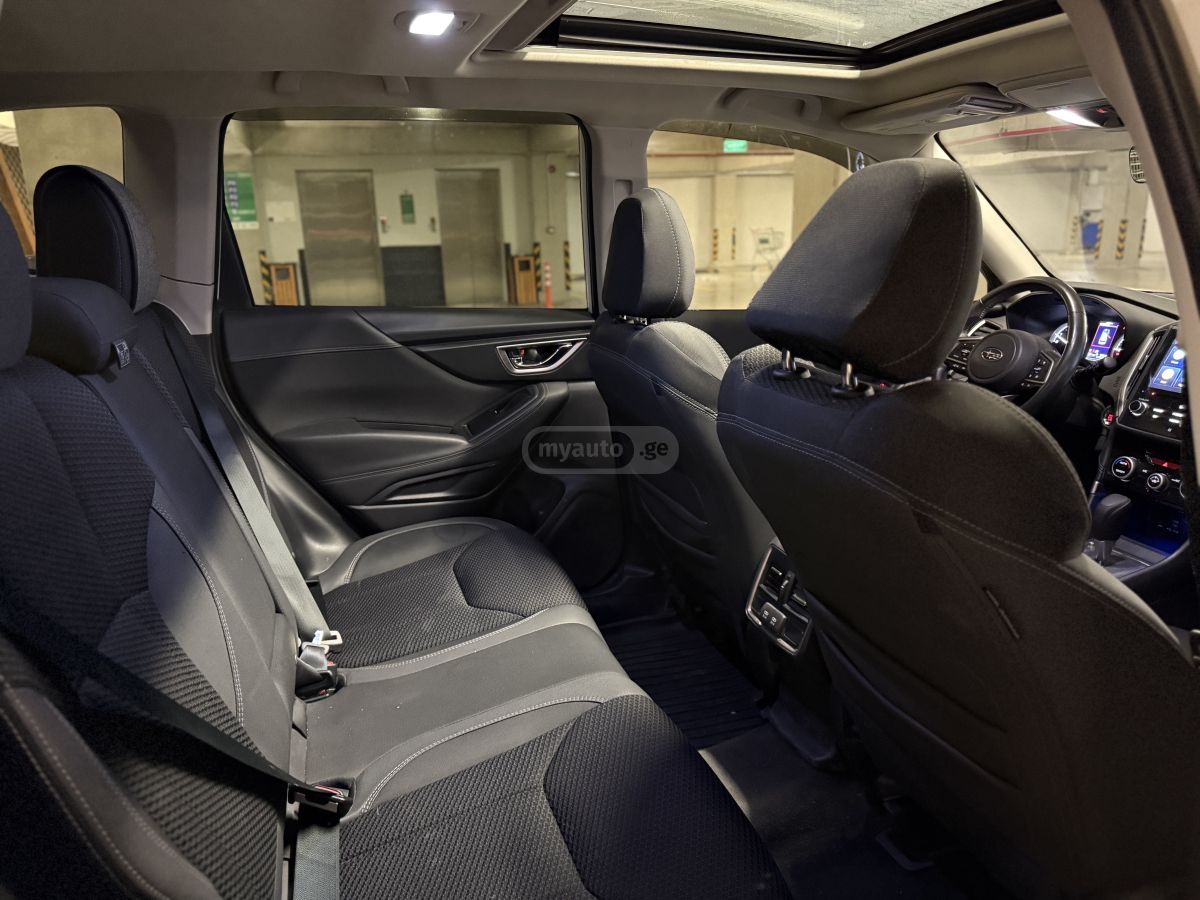 Subaru Limited 4dr All-Wheel Drive CV — миниатюра 12